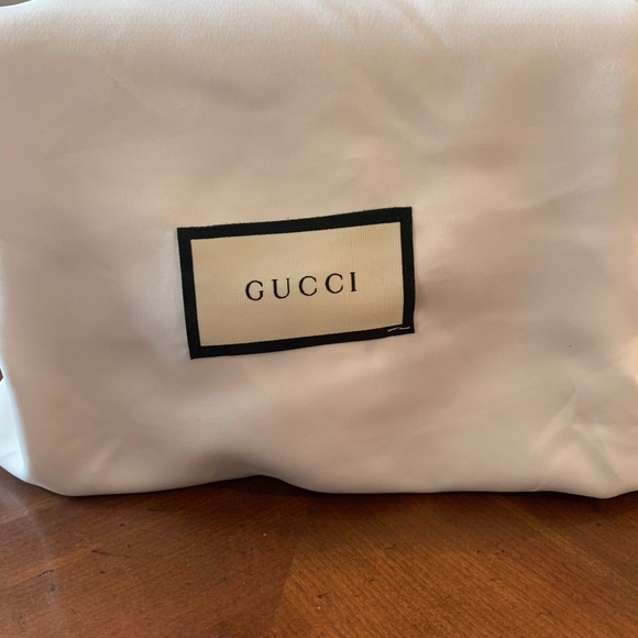 Brand new Gucci purse. Never worn. - Picture 9 of 9